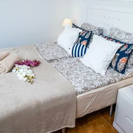 Neptuno Sea View Playa Arena *